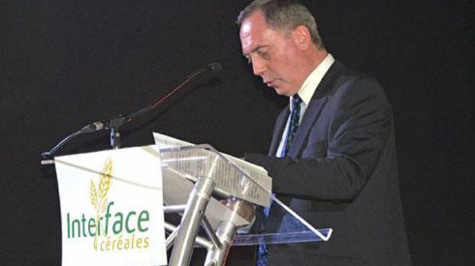 Lors de l'assemblée générale de la coopérative, Patrick Charrier, le directeur général d'Interface, a souligné « l'exploit » que ses équipes ont réalisé pour améliorer la qualité des blés et pouvoir les exporter. © A. RICHARD Lors de l'assemblée générale de la coopérative, Patrick Charrier, le directeur général d'Interface, a souligné « l'exploit » que ses équipes ont réalisé pour améliorer la qualité des blés et pouvoir les exporter. © A. RICHARD