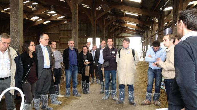 Près de 80 personnes participant à la démarche Grignon Energie Positive ont été reçues chez l'adhérent, Pierre Genest, de la Cam 53.H. LAURANDEL