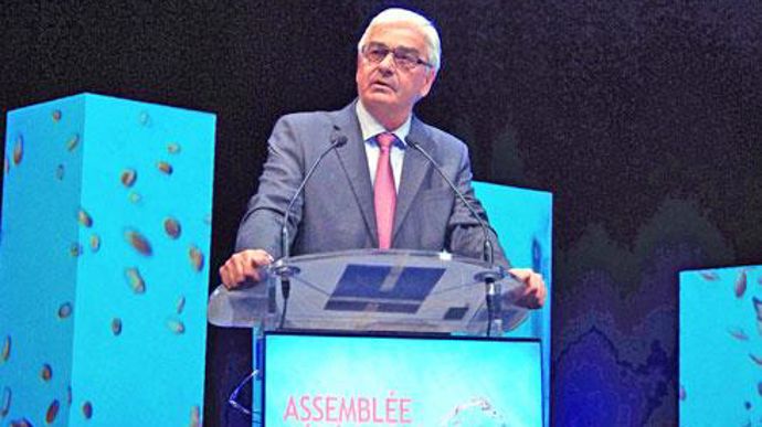 « Vivescia Industries a pour objectif d'atteindre dans dix ans, 4 milliards de chiffre d'affaires dont 50 % hors UE à 27 (contre 28 % actuellement) et 10 % de marge (contre 6 à 7 %) », a précisé François Gandon, président du conseil de surveillance. © C. URVOY « Vivescia Industries a pour objectif d'atteindre dans dix ans, 4 milliards de chiffre d'affaires dont 50 % hors UE à 27 (contre 28 % actuellement) et 10 % de marge (contre 6 à 7 %) », a précisé François Gandon, président du conseil de sur