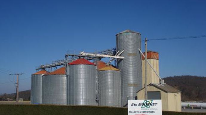 Le négoce Mournet, à Galan (65), a été repris par le groupe Euralis et devient une de ses filiales. Il lui apporte 30 000 tonnes de capacité de stockage supplémentaire et 10 millions d'euros de chiffre d'affaires. Le négoce Mournet, à Galan (65), a été repris par le groupe Euralis et devient une de ses filiales. Il lui apporte 30 000 tonnes de capacité de stockage supplémentaire et 10 millions d'euros de chiffre d'affaires.