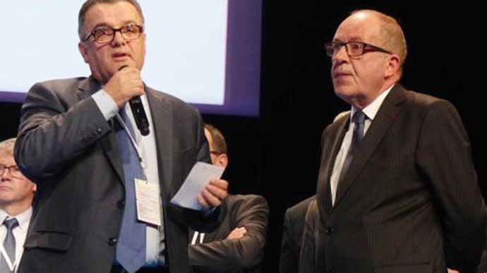 Michel Prugue, nouveau président de Coop de France, entouré du Conseil d'administration, a loué l'« honnêteté » et l'« intégrité » de Philippe Mangin, lors d'un hommage appuyé. © R. FOURREAUX Michel Prugue, nouveau président de Coop de France, entouré du Conseil d'administration, a loué l'« honnêteté » et l'« intégrité » de Philippe Mangin, lors d'un hommage appuyé. © R. FOURREAUX