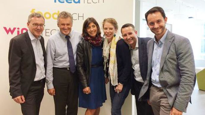 De gauche à droite, Yves Christol, DG InVivo Food & Tech, Thierry Blandinières, DG d'InVivo, Marie Laquinta et Noëllie Hestin, d'Agrosolutions et deux des quinze relais internes pour InVivo Quest, Fabrice Da Canal, en charge d'InVivo Quest, et Nicolas Ferras, directeur d'InVivo Invest et d'Ouifield. © H. LAURANDEL De gauche à droite, Yves Christol, DG InVivo Food & Tech, Thierry Blandinières, DG d'InVivo, Marie Laquinta et Noëllie Hestin, d'Agrosolutions et deux des quinze relais internes pour I