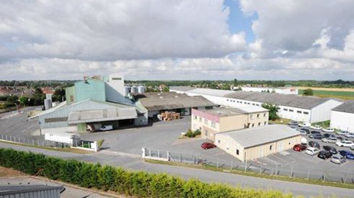 Nealia dispose de trois usines, dont celle de Saint-Martin-sur-le-Pré dans la Marne (photo) où se situe également son siège social. Nealia dispose de trois usines, dont celle de Saint-Martin-sur-le-Pré dans la Marne (photo) où se situe également son siège social.