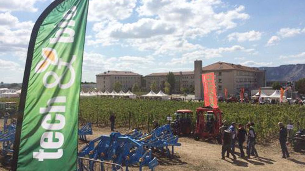 Dans les allées de Tech & bio 2017, de nombreux stands de distributeurs, coopératives comme négoces, acteurs historiques ou plus récents, étaient présents. © M. COISNE Dans les allées de Tech & bio 2017, de nombreux stands de distributeurs, coopératives comme négoces, acteurs historiques ou plus récents, étaient présents. © M. COISNE