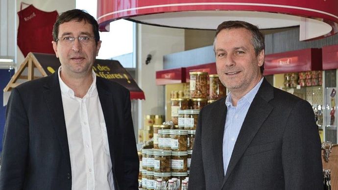 Au siège social à Lescar, Pierre Pagès, vice-président d'Euralis, et Pierre Couderc, directeur général, ont annoncé la création d'une usine de trituration de soja à Vic-en-Bigorre et d'un petit silo à Sauveterre-de-Guyenne.F. JACQUEMOUD