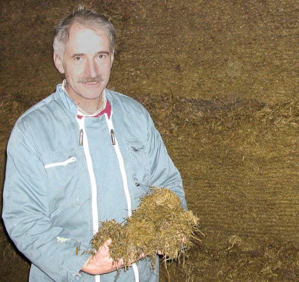 Les pratiques mises en oeuvre par Joël Achard visent à récolter chaque année une herbe jeune, sans épis, qui est à la base de l'alimentation du troupeau dans un système tout herbe.© J.P. Les pratiques mises en oeuvre par Joël Achard visent à récolter chaque année une herbe jeune, sans épis, qui est à la base de l'alimentation du troupeau dans un système tout herbe.© J.P.