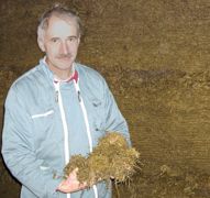 Les pratiques mises en oeuvre par Joël Achard visent à récolter chaque année une herbe jeune, sans épis, qui est à la base de l'alimentation du troupeau dans un système tout herbe.© J.P. Les pratiques mises en oeuvre par Joël Achard visent à récolter chaque année une herbe jeune, sans épis, qui est à la base de l'alimentation du troupeau dans un système tout herbe.© J.P.