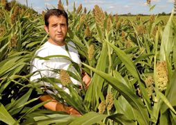 Francis Renaud : « Nous sécurisons notre revenu en améliorant notre autonomie alimentaire, mais cela ne constitue pas une réponse suffisante pour passer la crise et préparer l'avenir. Nous avons besoin de lisibilité et de stabilité. »© JEAN -MICHEL NOSSANT Francis Renaud : « Nous sécurisons notre revenu en améliorant notre autonomie alimentaire, mais cela ne constitue pas une réponse suffisante pour passer la crise et préparer l'avenir. Nous avons besoin de lisibilité et de stabilité. »© JEAN -MICHEL NOSSANT