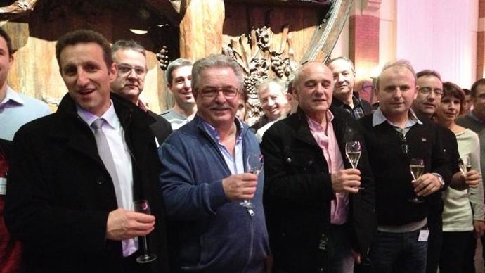 Pascal Ramondenc (à gauche) et Jean-Guy Lelu, chez Pommery, lors de la convention Agridis rassemblant 220 TC, à Reims.H. LAURANDEL