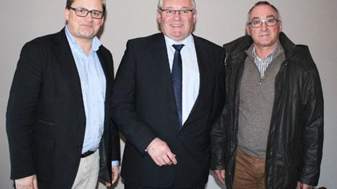 L'équipe dirigeante de Vaesken, avec de gauche à droite, Etienne Bracquart, directeur général, Jean-Jacques Vaesken, PDG et Jean-Jacques Geeraert, responsable commercial approvisionnement. © B. CAILLIEZ L'équipe dirigeante de Vaesken, avec de gauche à droite, Etienne Bracquart, directeur général, Jean-Jacques Vaesken, PDG et Jean-Jacques Geeraert, responsable commercial approvisionnement. © B. CAILLIEZ