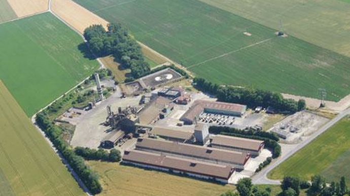 Usine de déshydratation d'Aulnay-aux-Planches (Marne), une des quatre usines de la coopérative APM Déshy. Usine de déshydratation d'Aulnay-aux-Planches (Marne), une des quatre usines de la coopérative APM Déshy.