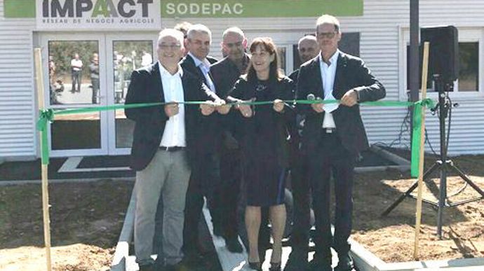 Jean-Jacques Brouillet (à gauche), maire de Monsempron-Libos, Loïc Poirier, DG d'Impaact, Gildas Moumas, DG de RAGT Plateau central, Cécile Bosc Izarn, des Ets Bosc Izarn, membre du réseau Impaact, Louis Mouyssac, ex-dirigeant Sodepac et Denis Huré, président de Sodepac. Jean-Jacques Brouillet (à gauche), maire de Monsempron-Libos, Loïc Poirier, DG d'Impaact, Gildas Moumas, DG de RAGT Plateau central, Cécile Bosc Izarn, des Ets Bosc Izarn, membre du réseau Impaact, Louis Mouyssac, ex-dirigeant S