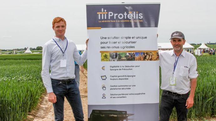 La coopérative NatUp avait testé le dispositif pendant trois ans avant de le dévoiler lors des Outdoor, le 23 mai dernier. À gauche, Maxime Jouannin, chef de projet Protélis au sein de NatUp, et à droite, Franck Roger, responsable marketing. © A. DUFUMIER