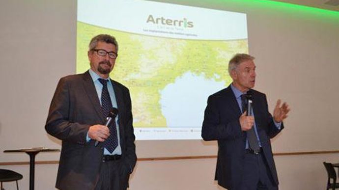 Régis Serres, président d'Arterris, et Jacques Logié, directeur général, ont détaillé un plan de développement qui concerne l'ensemble des secteurs d'activité du groupe. © F. JACQUEMOUD Régis Serres, président d'Arterris, et Jacques Logié, directeur général, ont détaillé un plan de développement qui concerne l'ensemble des secteurs d'activité du groupe. © F. JACQUEMOUD