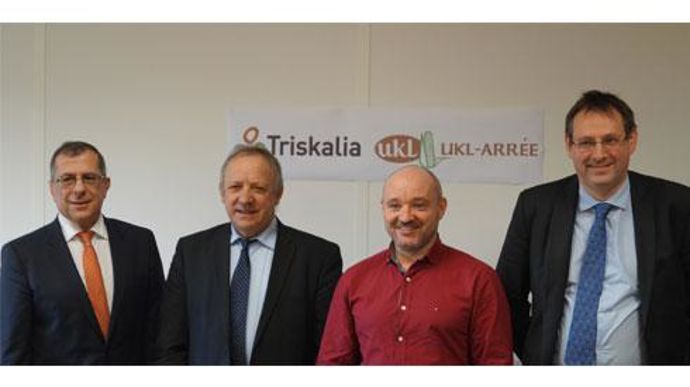 De gauche à droite, les acteurs du rapprochement entre Triskalia et UKL-Arrée : Dominique Ciccone, DG et Georges Galardon, président de Triskalia, Thierry Julé, président et Mickaël Legay, DG d'UKL-Arrée. De gauche à droite, les acteurs du rapprochement entre Triskalia et UKL-Arrée : Dominique Ciccone, DG et Georges Galardon, président de Triskalia, Thierry Julé, président et Mickaël Legay, DG d'UKL-Arrée.