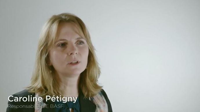 Plusieurs responsables ou directeurs du développement durable ou de la RSE, comme ici Caroline Pétigny de BASF, participant au C3D, se sont exprimés dans une vidéo sur Youtube  sur les qualités et compétences requises pour exercer leur métier et ses perspectives d’évolution.