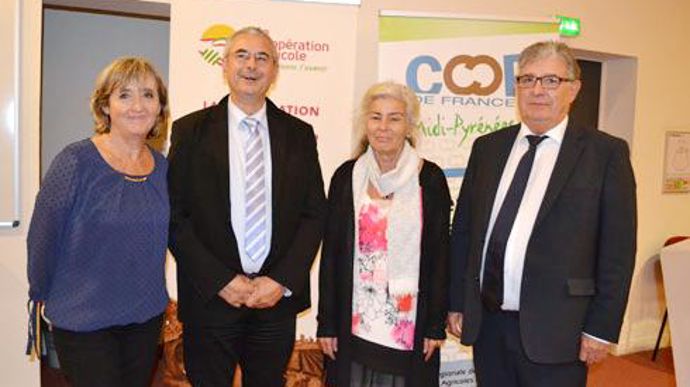 Catherine Bacquié (à gauche) et Claude Floch (au centre), codirectrices de Coop de France Midi-Pyrénées, formaient avec Jean-Pierre Arcoutel, président (à gauche), et Gérard Pargade, vice-président, l'équipe dirigeante de Coop de France Midi-Pyrénées. © F. JACQUEMOUD Catherine Bacquié (à gauche) et Claude Floch (au centre), codirectrices de Coop de France Midi-Pyrénées, formaient avec Jean-Pierre Arcoutel, président (à gauche), et Gérard Pargade, vice-président, l'équipe dirigeante de Coop de Fr
