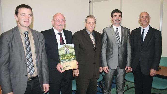 L'équipe dirigeante : Laurent Bué, vice-président, Louis Guillemant, ancien DG, aujourd'hui en mission, Bernard Bulcourt, nouveau DG, par intérim, Bertrand Hernu, président, et Luc Debucquois, vice-président.B. CAILLIEZ
