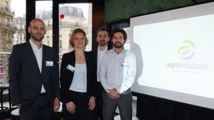 De gauche à droite, Antoine Poupart, directeur, Carole Rocca, responsable pôle coopératives, Pierre Compère, responsable filières et territoires et Thibaut Constant, responsable innovation et développement international chez Agrosolutions qui vient de se doter d'un nouveau logo. © H. LAURANDEL De gauche à droite, Antoine Poupart, directeur, Carole Rocca, responsable pôle coopératives, Pierre Compère, responsable filières et territoires et Thibaut Constant, responsable innovation et développement