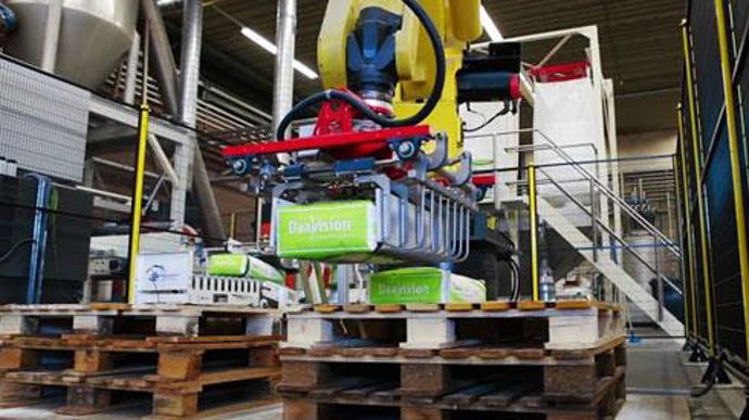 Ici, le robot de production de l'usine de Daavision à Lekstraat aux Pays-Bas, installé en 2012, pour assurer la croissance dans les volumes. Ici, le robot de production de l'usine de Daavision à Lekstraat aux Pays-Bas, installé en 2012, pour assurer la croissance dans les volumes.
