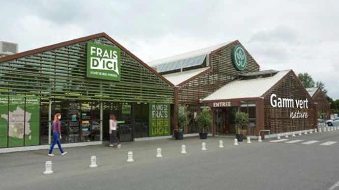 Le premier magasin Frais d'ici adossé à une jardinerie Gamm vert a ouvert en mai 2016 à Auch (Gers). Celui de Foix est conçu selon le même modèle. Le premier magasin Frais d'ici adossé à une jardinerie Gamm vert a ouvert en mai 2016 à Auch (Gers). Celui de Foix est conçu selon le même modèle.
