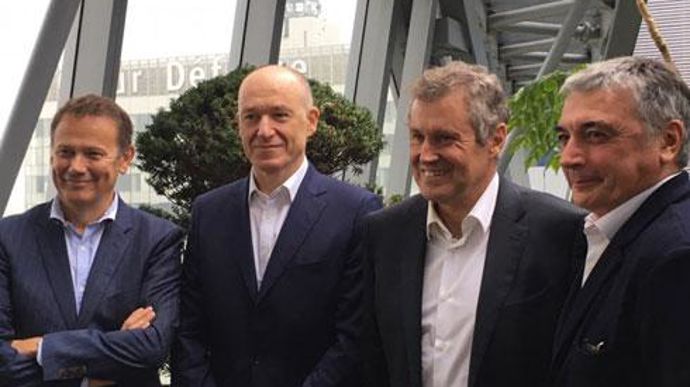 De gauche à droite : Jean-Pierre Dassieu, directeur d'InVivo Retail, Yves Alexandre, associé fondateur L-Gam, Thierry Blandinieres, DG du groupe InVivo, Thierry Sonalier, président du directoire de Jardiland. © M. LOISON De gauche à droite : Jean-Pierre Dassieu, directeur d'InVivo Retail, Yves Alexandre, associé fondateur L-Gam, Thierry Blandinieres, DG du groupe InVivo, Thierry Sonalier, président du directoire de Jardiland. © M. LOISON