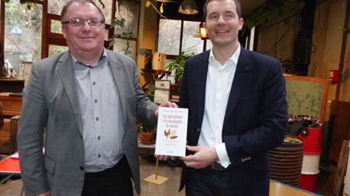 A gauche, Hubert Garaud, président de Terrena, et Maximilien Rouer, présentent leur livre en vente en librairie à partir du 24 février prochain. © H. LAURANDEL A gauche, Hubert Garaud, président de Terrena, et Maximilien Rouer, présentent leur livre en vente en librairie à partir du 24 février prochain. © H. LAURANDEL