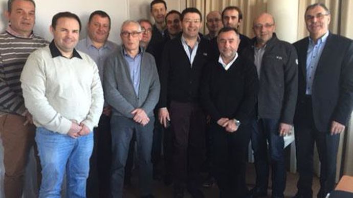 Le nouveau syndicat compte vingt négociants sur les trois départements, avec comme président, Luc Bienaimé (troisième à gauche, au premier plan).