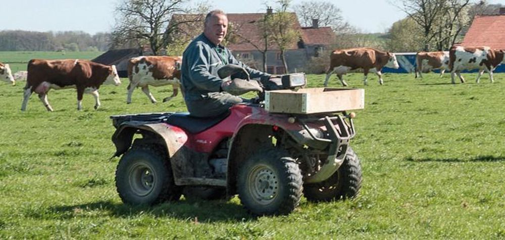 « Quand nous avons bien géré le pâturage, les refus sont rares. Sur toute l'année 2014, nous n'avons eu que 7 t de refus sur la centaine d'hectares attribués aux laitières », explique Philippe Barbier.© E.A. « Quand nous avons bien géré le pâturage, les refus sont rares. Sur toute l'année 2014, nous n'avons eu que 7 t de refus sur la centaine d'hectares attribués aux laitières », explique Philippe Barbier.© E.A.