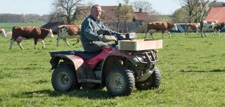 « Quand nous avons bien géré le pâturage, les refus sont rares. Sur toute l'année 2014, nous n'avons eu que 7 t de refus sur la centaine d'hectares attribués aux laitières », explique Philippe Barbier.© E.A. « Quand nous avons bien géré le pâturage, les refus sont rares. Sur toute l'année 2014, nous n'avons eu que 7 t de refus sur la centaine d'hectares attribués aux laitières », explique Philippe Barbier.© E.A.