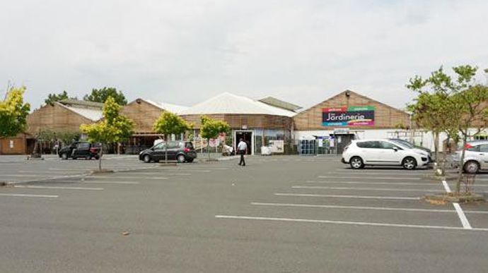  Ici, le magasin de Luçon en Vendée qui fait parti des sept jardineries de la famille Le Bot repris par le groupe Triskalia.   Ici, le magasin de Luçon en Vendée qui fait parti des sept jardineries de la famille Le Bot repris par le groupe Triskalia. 