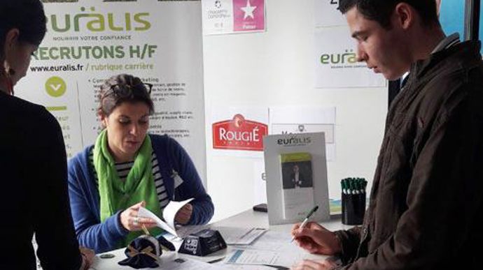 A l'Agrocampus de Rennes, le 17 octobre dernier, c'est la directrice des ressources humaines de l'usine de charcuterie d'Yffignac, filiale d'Euralis, qui a rencontré les étudiants. A l'Agrocampus de Rennes, le 17 octobre dernier, c'est la directrice des ressources humaines de l'usine de charcuterie d'Yffignac, filiale d'Euralis, qui a rencontré les étudiants.