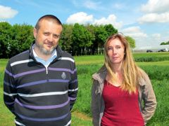 Vincent Béguier, de Jouffray-Drillaud, et Isabelle Litrico, de l'Inra de Lusignan, travaillent en partenariat.© C. H. Vincent Béguier, de Jouffray-Drillaud, et Isabelle Litrico, de l'Inra de Lusignan, travaillent en partenariat.© C. H.