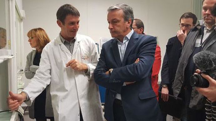  Entrepreneurs, agriculteurs et jeunes créateurs de start-up agricoles ont visité le nouveau siège de la Scael, le laboratoire d'analyses céréalières, avant de voir le silo de Gellainville. © A. RICHARD  Entrepreneurs, agriculteurs et jeunes créateurs de start-up agricoles ont visité le nouveau siège de la Scael, le laboratoire d'analyses céréalières, avant de voir le silo de Gellainville. © A. RICHARD