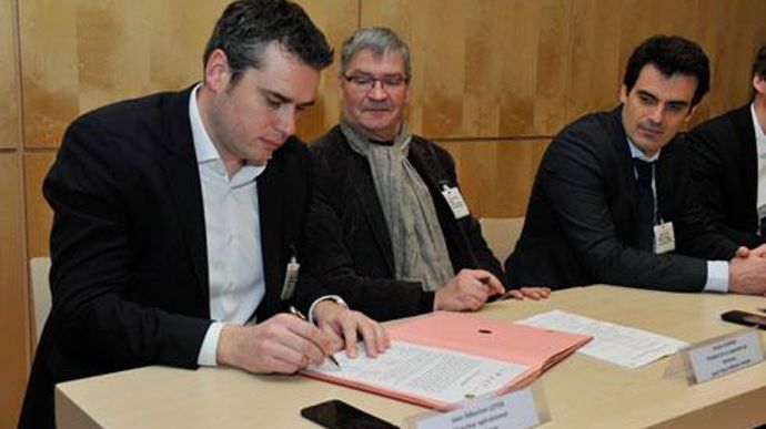Jean-Sébastien Loyer, directeur de Terris union, a signé sa première participation à la contractualisation à prix fixe pour les récoltes 2017 et 2018. © C. FAIMALI Jean-Sébastien Loyer, directeur de Terris union, a signé sa première participation à la contractualisation à prix fixe pour les récoltes 2017 et 2018. © C. FAIMALI