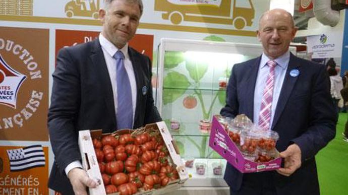 A gauche, Pierre-Yves Jestin, président, et Roger Capitaine, directeur de Savéol, présentent leurs nouveautés au Salon de l'agriculture. © H. LAURANDEL A gauche, Pierre-Yves Jestin, président, et Roger Capitaine, directeur de Savéol, présentent leurs nouveautés au Salon de l'agriculture. © H. LAURANDEL