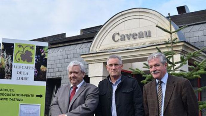  Jean-Michel Mignot, DG de la CAPL (à gauche), Michel Legeay, président et Patrick Brémaud, DG adjoint, ont annoncé « que tous les dossiers d'adhérents en situation difficile après la moisson 2016 étaient en passe d'être résorbés ». © A. MABIRE  Jean-Michel Mignot, DG de la CAPL (à gauche), Michel Legeay, président et Patrick Brémaud, DG adjoint, ont annoncé « que tous les dossiers d'adhérents en situation difficile après la moisson 2016 étaient en passe d'être résorbés ». © A. MABIRE