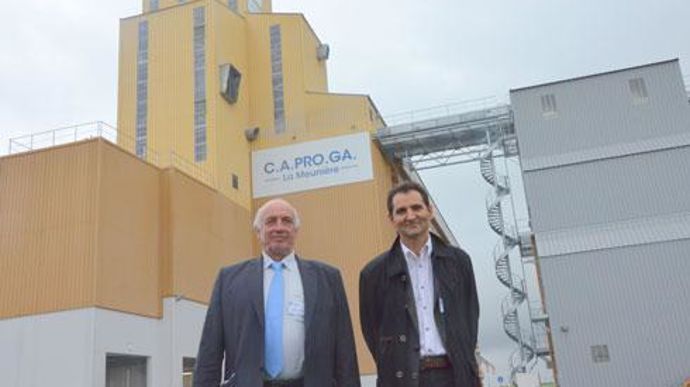 Patrice Leloup (à gauche), directeur jusqu'en février 2018, et Jean-Michel Billault, le président de la Caproga, ont choisi de confier la direction de la coopérative à Sébastien Marty. © A. RICHARD Patrice Leloup (à gauche), directeur jusqu'en février 2018, et Jean-Michel Billault, le président de la Caproga, ont choisi de confier la direction de la coopérative à Sébastien Marty. © A. RICHARD