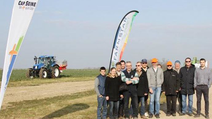 Cap Seine déjà très investi dans l'épandage de précision organisait une démonstration sur de la modulation automatique des engrais, le 22 mars, chez l'agriculteur Ludovic Dufour, à Belleville-en-Caux, en Seine-Maritime. © A. DUFUMIER Cap Seine déjà très investi dans l'épandage de précision organisait une démonstration sur de la modulation automatique des engrais, le 22 mars, chez l'agriculteur Ludovic Dufour, à Belleville-en-Caux, en Seine-Maritime. © A. DUFUMIER