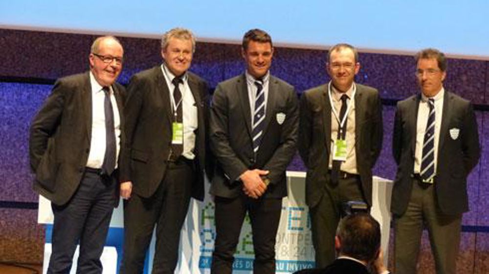 De gauche à droite, Philippe Mangin, président d'InVivo, Thierry Blandinières, DG, Dan Carter, Jérôme Calleau, président délégué et Arnaud Tourtoulou, directeur du Racing-Metro 92. © M.  COISNE De gauche à droite, Philippe Mangin, président d'InVivo, Thierry Blandinières, DG, Dan Carter, Jérôme Calleau, président délégué et Arnaud Tourtoulou, directeur du Racing-Metro 92. © M.  COISNE