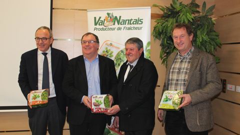Maxime Vandoni, DG de Terrena (à gauche), Hubert Garaud, président de Terrena, Patrick Briand, président de Val Nantais, Didier Baley, directeur de Val Nantais, lors de l'officialisation du projet de fusion le 12 février dernier.