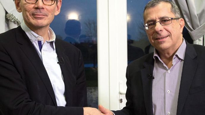 Prémices en 2014L'idée du rapprochement a germé courant 2014 à partir d'une réflexion des présidents des deux groupes. Les discussions ont pris un vrai tournant en 2015. Depuis juillet 2017, les deux DG, Alain Perrin de Groupe d'aucy (à gauche) et Dominique Ciccone de Triskalia, ont planché intensément avec les élus sur le projet. Un protocole d'accord a été signé le 12 décembre pour une concrétisation au second semestre 2018.E. DEXHEIMER