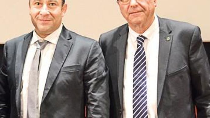 Cédric Carpène (à gauche), président de Val de Gascogne, et Patrick Desangles, directeur général, comptent surle bio et lesservices expertspour apporterde la valeurajoutée aux adhérents.VAL DE GASCOGNE