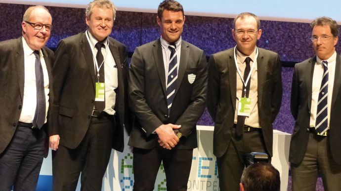 De gauche à droite, Philippe Mangin, président d'InVivo, Thierry Blandinières, directeur général, Dan Carter, capitaine des All Blacks, Jérôme Calleau, président délégué et Arnaud Tourtoulou, directeur du Racing 92.M. COISNE
