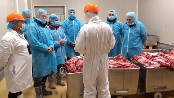 Une vingtaine d’éleveurs bovins d’Unicor ont visité l’usine de steaks hachés d’Arcadie Sud-Ouest, à Sainte-Geneviève-sur-Argence (Aveyron). © UNICOR