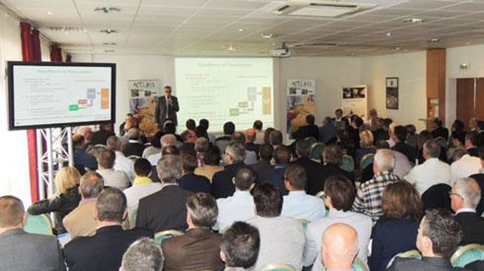 Les 150 personnes présentes ont eu l'occasion de partager un premier bilan de la campagne en cours et d'échanger sur la stratégie et les perspectives du groupe. Les 150 personnes présentes ont eu l'occasion de partager un premier bilan de la campagne en cours et d'échanger sur la stratégie et les perspectives du groupe.