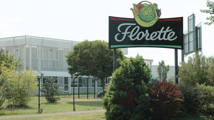 Florette européen. Florette emploie 3 700 personnes et compte désormais 16 sites de fabrication et de conditionnement et quatre antennes commerciales en Europe. « Nous vendons chaque jour 2,2 millions de sachets, précise Louis-Marie Le Coutour, directeur de la branche légumes d'Agrial. Après l'intégration de Bakkavor, 52 % de l'activité est désormais réalisée hors de France. »J.-C. BALLANDONNE