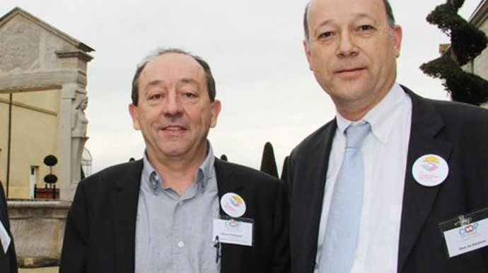 Jean de Balathier (à droite) et Gérard Rodange, respectivement directeur et président de Coop de France Rhône-Alpes Auvergne qui regroupe 300 coopératives pour un chiffre d'affaires de 8,8 milliards d'euros. © M. ROQUE MARMEYS Jean de Balathier (à droite) et Gérard Rodange, respectivement directeur et président de Coop de France Rhône-Alpes Auvergne qui regroupe 300 coopératives pour un chiffre d'affaires de 8,8 milliards d'euros. © M. ROQUE MARMEYS