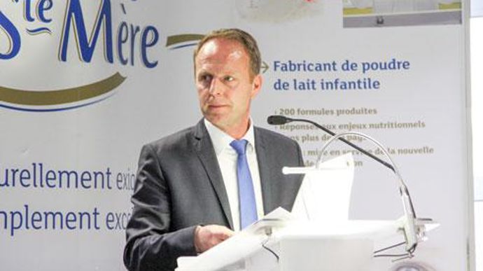 « Nous avons un gros avion à mettre en route et plus de 150 formules de lait infantile. Il faut parfois tester une formule quatre ou cinq fois avant d'obtenir le résultat voulu par nos clients », détaille Arnaud Fossey, président de la coopérative à propos des nouvelles tours de séchage inaugurées en 2015. © A. DUFUMIER « Nous avons un gros avion à mettre en route et plus de 150 formules de lait infantile. Il faut parfois tester une formule quatre ou cinq fois avant d'obtenir le résultat voulu p