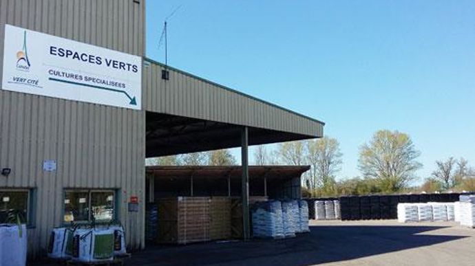 Cobalys Espaces verts s'appuie sur une plate-forme et des bureaux à Limours dans l'Essonne, et sa zone d'activité s'étend de la région Ile-de-France, à celles des Hauts de France, Champagne-Ardenne et Normandie. Cobalys Espaces verts s'appuie sur une plate-forme et des bureaux à Limours dans l'Essonne, et sa zone d'activité s'étend de la région Ile-de-France, à celles des Hauts de France, Champagne-Ardenne et Normandie.